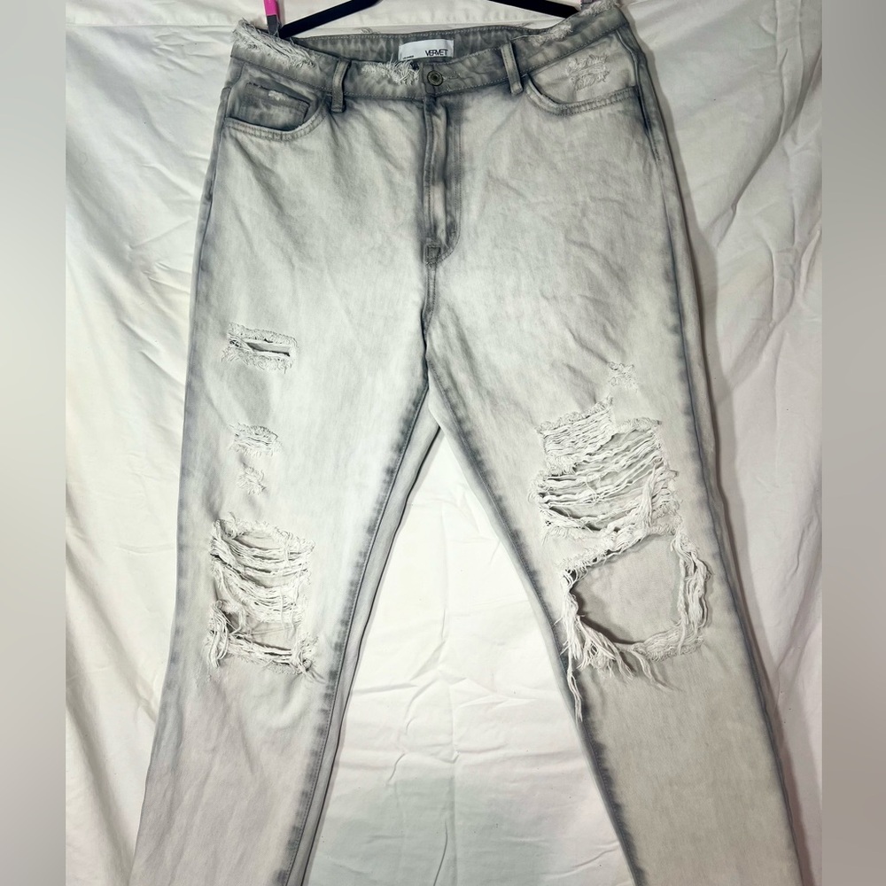 VERVET!! Gray Boyfriend Jeans with Distressed Vintage Style